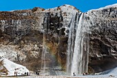 Island, Sudurland, Seljalandsfoss Wasserfall, Regenbogen