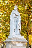 Frankreich, Paris, Luxembourg Garten im Herbst, Statue