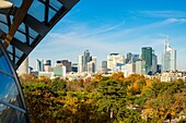 Frankreich, Paris, die Gebäude der Defense seit der Louis Vuitton-Stiftung des Architekten Frank Gehry im Bois de Boulogne