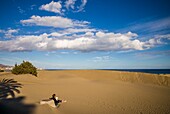 Spain, Canary Islands, Gran Canaria Island, Maspalomas, Maspalomas Dunes National Park with visitor