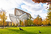 Frankreich, Paris, Bois de Boulogne im Herbst, die Stiftung Louis Vuitton des Architekten Frank Gehry