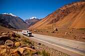 Argentina, Mendoza, Vicente Lezea, Basque immigrant to create a transport company that crosses the Andean cordillera to transport bananas from Chile