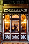 Italien, Venetien, Venedig, von der UNESCO zum Weltkulturerbe erklärt, Stadtteil San Marco, Markusplatz (Piazza San Marco), Cafe Florian