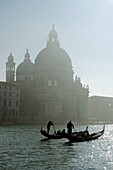 Italien, Venetien, Venedig, von der UNESCO zum Weltkulturerbe erklärt, der Canal Grande, die Punta della Dogana und Santa Maria della Salute