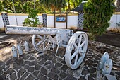 Mauritius, Insel Rodrigues, Port-Mathurin, Eingang zu La Residence, einem hölzernen Kolonialhaus aus dem Jahr 1873, das heute den Sitz des Exekutivrats der Regionalversammlung von Rodrigues beherbergt