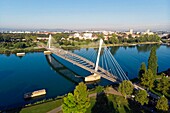 Frankreich, Bas Rhin, zwischen Straßburg und Kehl in Deutschland, der Garten der zwei Flüsse, der Rhein, die Mimram-Brücke, die die beiden Teile des Gartens verbindet (Luftaufnahme)