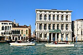 Italien, Venetien, Venedig, von der UNESCO zum Weltkulturerbe erklärt, der Canal Grande, das Viertel Dorsoduro, der Palast Ca' Rezzonico, das venezianische Museum aus dem 18.