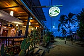 Ecuador, Galapagos-Archipel, von der UNESCO zum Weltkulturerbe erklärt, Insel Isabela (Albemarie), Nachtansicht von Puerto Villamil