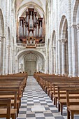 Frankreich, Loiret, Loiretal, von der UNESCO zum Weltkulturerbe erklärt, Benediktinerabtei Saint-Benoît oder Abtei Fleury, die Orgel im Kirchenschiff