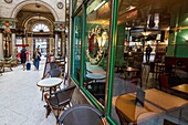 Frankreich, Gironde, Bordeaux, von der UNESCO als Weltkulturerbe eingestuftes Gebiet, die Galerie Bordelaise, Einkaufsgalerie aus dem Jahr 1833, Café und Brasserie La Maison du Café