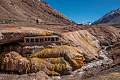 Argentinien, Provinz Mendoza, Puente del Inca, alte Steinbrücke über den Fluss Rio de las Cuevas, el. 2720 Meter