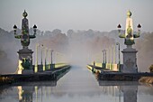 Frankreich, Loiret, Loire-Tal, Briare, Brücke des Briare-Kanals, die 45 Meter über die Loire führt