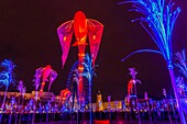 Frankreich, Rhone, Lyon, historische Stätte, die von der UNESCO zum Weltkulturerbe erklärt wurde, Place Bellecour (Bellecour-Platz) während der Fete des Lumieres (Lichterfest), Show Prairie ephemere von TILT und Porte par le Vent