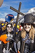 Schweiz, Wallis, Lotschental, Wiler, Tschaggatta Fasnacht, Einheimische sind kostümiert