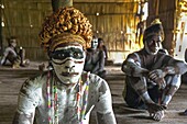 Indonesien, Papua, Bezirk Asmat, Stamm der Asmat im Dorf Uwus