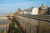 France, Ille et Vilaine, Cote d'Emeraude (Emerald Coast), Saint Malo, the northern ramparts and the Quic-en-Groigne tower in the background