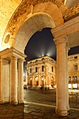 Italien, Venetien, Vicenza, Piazza Signori, Loggia del Capitaniato und Basilica Palladiana von der UNESCO zum Weltkulturerbe erklärt