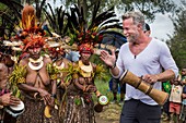 Papua New Guinea, Simbu Province, Kagaï village, Pagau tribe, traditional party called sing-sing, documentary filming