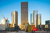 Frankreich, Hauts de Seine, La Defense, Geschäftsviertel, Die rote Spinne von Alexander Calder