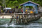 Indonesien, Papua, Raja Ampat, Küstendorf