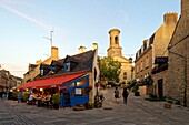 Frankreich, Finistere, Concarneau, Stadt mit Stadtmauer, Place Saint Guenole