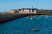 France, Ille et Vilaine, Cote d'Emeraude (Emerald Coast), Saint Malo, the fortified city and the Mole des Noires jetty