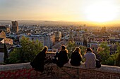 Spanien,Andalusien,Granada,Panorama der Stadt mit der Kathedrale,vom Albaicin-Viertel aus,das von der UNESCO zum Weltkulturerbe erklärt wurde