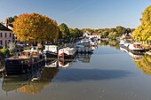 Frankreich,Loiret,Loiretal,Briare,Lastkähne auf dem Seitenkanal der Loire