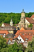 Deutschland,Baden Würtemberg,Schwäbisch Hall,Fachwerkhäuser im alten Stadtkern,evangelische Pfarrkirche St. Michael