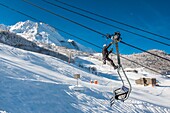 France, Pyrenees Atlantiques, Gourette ski resort (locality of the commune of Eaux-Bonnes), intervention of a maintenance agent on a cable car