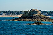 Frankreich,Ille et Vilaine,Cote d'Emeraude (Smaragdküste),Dinard,Kirche Notre Dame d'Emeraude in der Bucht von Prieuré,