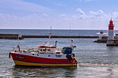 Frankreich,Finistere (29),Cornouaille,Le Guilvinec,erster Fischereihafen Frankreichs,die Rückkehr der Trawler in den Hafen,um den Fisch zu entladen und zu versteigern