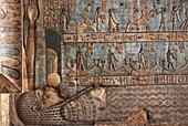 Ägypten,Oberägypten,Niltal,Dendera,Flachrelief mit der Darstellung der Göttin Hathor an der Decke des Hathor-Tempels