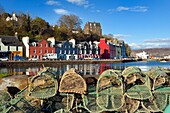 Royaume-Uni, Ecosse, Highland, Hébrides intérieures, Ile de Mull, la ville principale Tobermory et son port, casier à crustacés sur la jetée/United Kingdom, Scotland, Highland, Inner Hebrides, Isle of Mull, the main town Tobermory and its harbour, crustacean locker on the pier