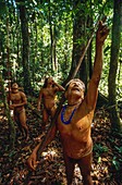 Ecuador, Orellana, Rio Cononaco, blowgun hunting, the Huaorani are one of the last two tribes of hunter-gatherers who live in the heart of the rainforest of Ecuador