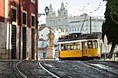 Portugal,Lissabon,Alfama-Viertel,Alte Straßenbahnlinie 28