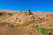 China, Xinjiang autonomous region, Shan Shan, Kumtag giant sand dunes, sand carving festival