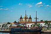 Kolumbien,Departamento Bolivar,Cartagena de las Indias,koloniales Zentrum,eingetragenes Weltkulturerbe der UNESCO,Hafen Matuna und Kirche San Pedro