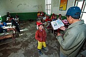 China,Autonome Region Xinjiang,Pamir-Hochland,Weiden und halbnomadische kirgisische Gemeinschaften am Karakul-See,Subash-Kirgis-Schule