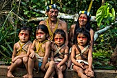 Ecuador,Tena,Lebenserfahrung mit den Waoranis am Rio Nushino,Gruppenbild