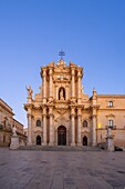 Piazza Duomo,Cattedrale Metropolitana della Nativita di Maria Santissima (Metropolitankathedrale der Geburt der Heiligen Jungfrau Maria),Ortigia,UNESCO-Weltkulturerbe,Syrakus,Sizilien,Italien,Mittelmeer,Europa