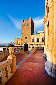 Uhrenturm und Mittleres Tor,Taormina,Messina,Sizilien,Italien,Mittelmeer,Europa