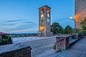 Uhrenturm,Castelvetro di Modena,Modena,Emilia-Romagna,Italien,Europa