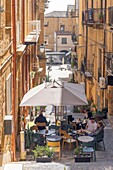 Cafe in einer Seitenstraße,Agrigento,Sizilien,Italien,Mittelmeerraum,Europa