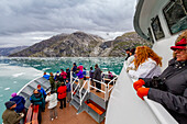 Das Lindblad Expeditionsschiff National Geographic Sea Bird im Einsatz im Glacier Bay Nationalpark,UNESCO-Weltnaturerbe,Südost-Alaska,Vereinigte Staaten von Amerika,Nordamerika