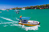 Blick auf Boote in der Hafenstadt Puerto Ayora,Insel Santa Cruz,Galapagos-Inselarchipel,UNESCO-Welterbe,Ecuador,Südamerika