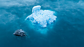 Luftaufnahme eines Eisbergs im Nuuk Eisfjord,Westgrönland,Dänemark,Polarregionen