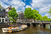 Touristenboot auf dem Herengracht-Kanal,Amsterdam,Niederlande,Europa