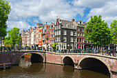 Bridges at intersection of Leliegracht and Keizersgracht canals, Amsterdam, The Netherlands, Europe