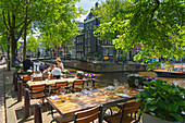 Restaurant tables by Brouwersgracht canal, Amsterdam, The Netherlands, Europe